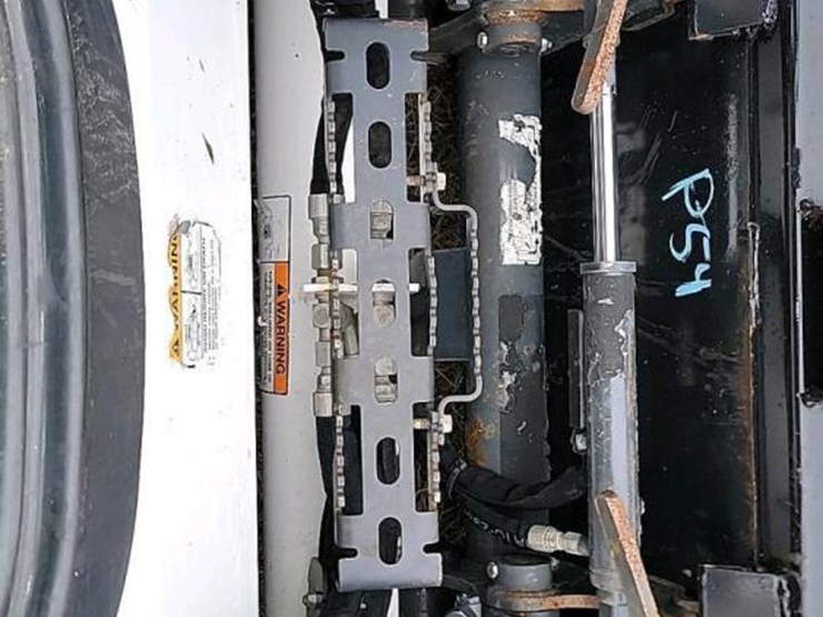 2022-bobcat-t770-image-21