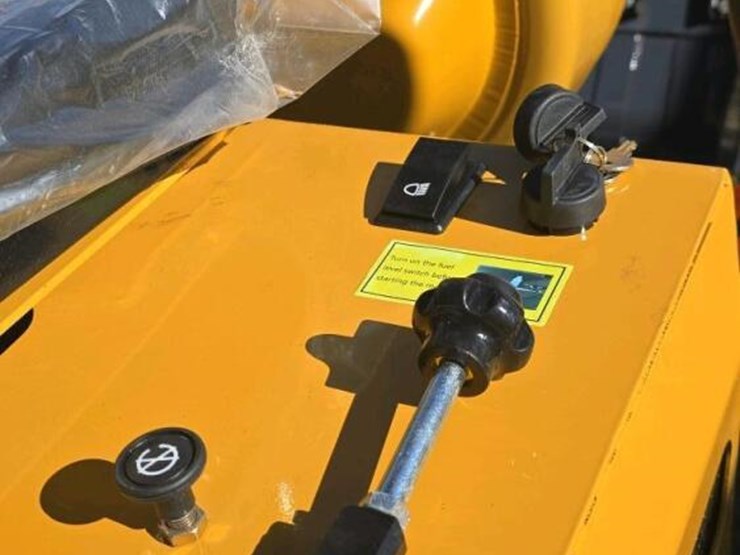 unused-2025-cfg-mx12r-mini-excavator,-s/n-2025x0000129:-15hp-gas-eng.,-bkt.-image-15