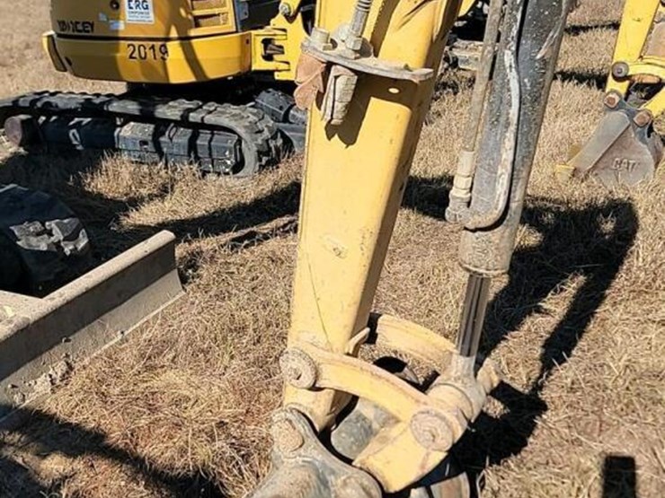 2020-caterpillar-302.7d-image-6