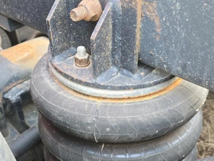 2005-peterbilt-379-image-23