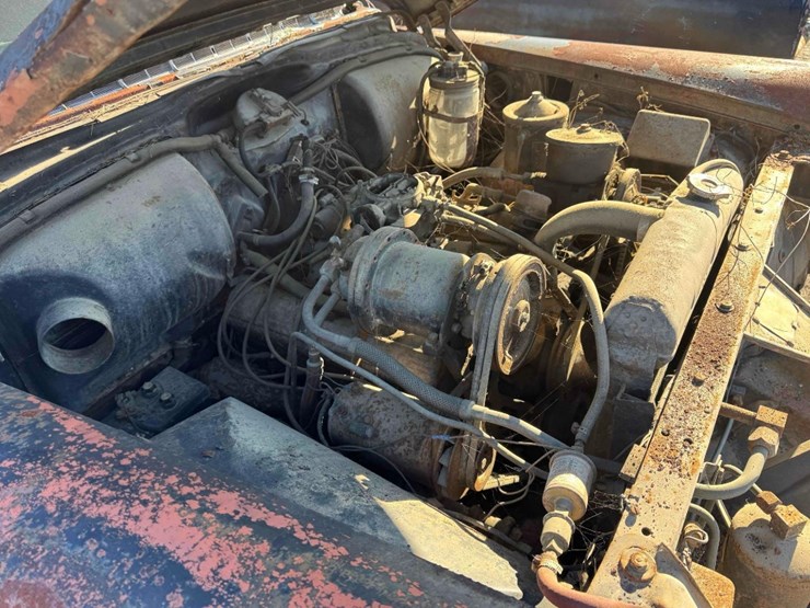 1951-cadillac-fleetwood-image-16