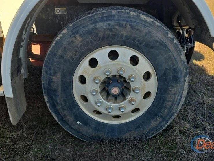 peterbilt-388-image-4