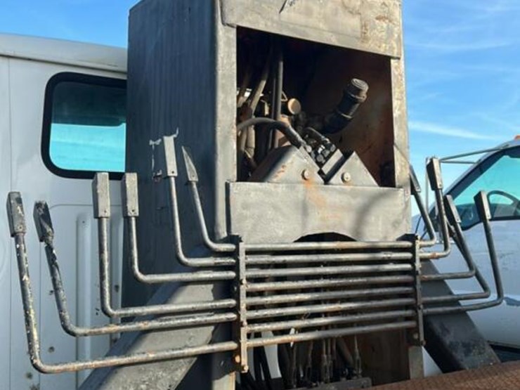 1998-international-4700-image-10