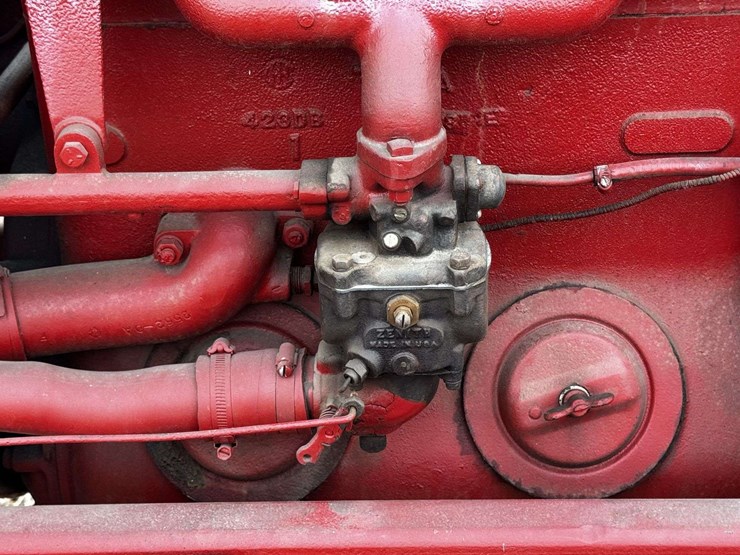 farmall-f-20-narrow-front-on-rubber-image-30