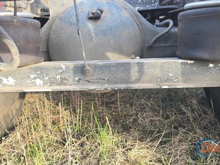 2005-peterbilt-379-image-17