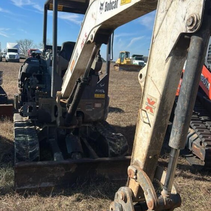 BOBCAT E32i