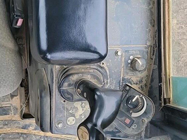 deere-700j-xlt-image-23