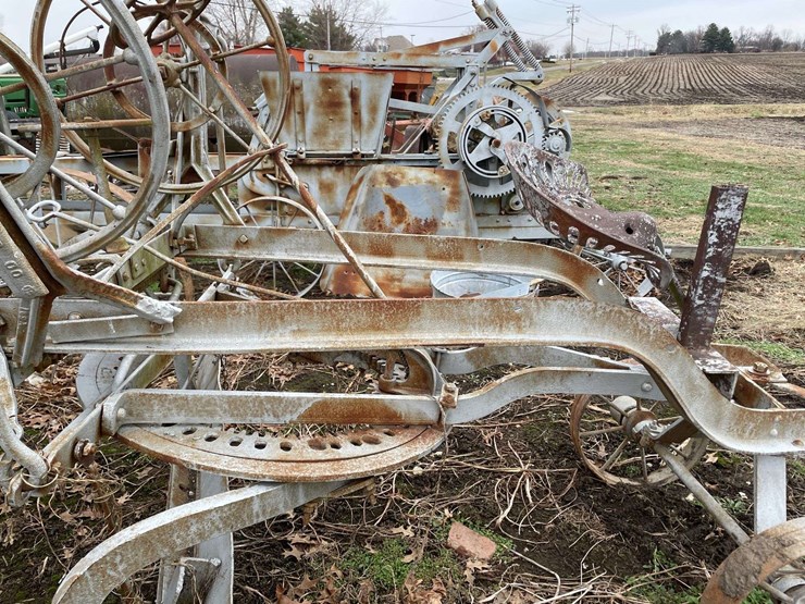 western-wheel-scraper-on-steel-image-28