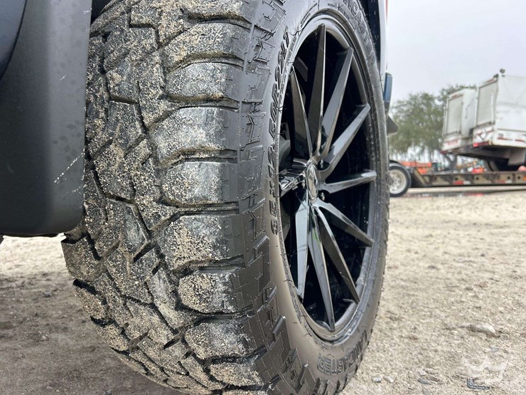 2019-chevrolet-silverado-1500-image-30