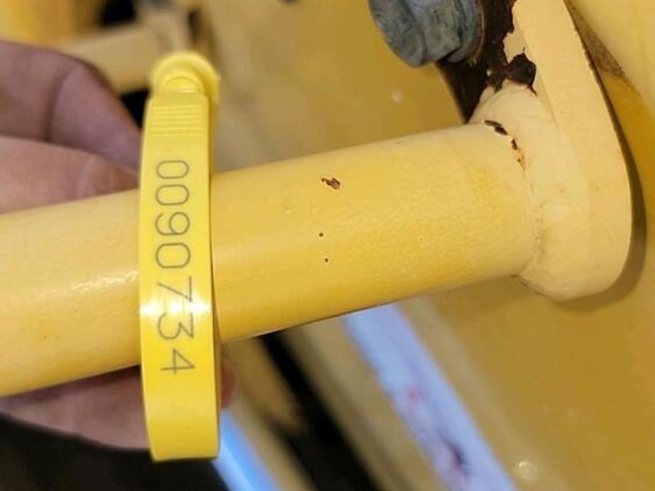 2016-komatsu-d61pxi-23-image-34