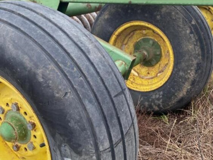 john-deere-220-image-7