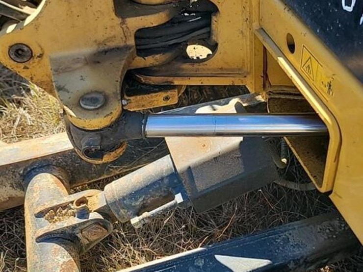 2019-caterpillar-302.7d-image-26