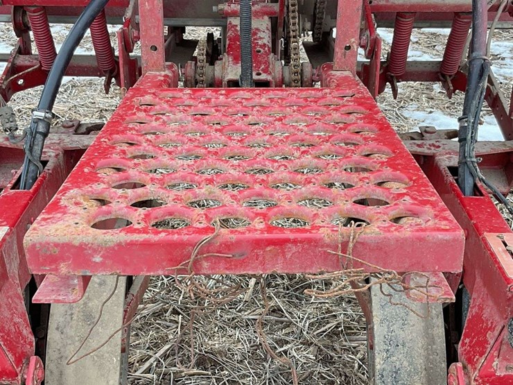 case-ih-cyclo-air-6-row-planter-image-31