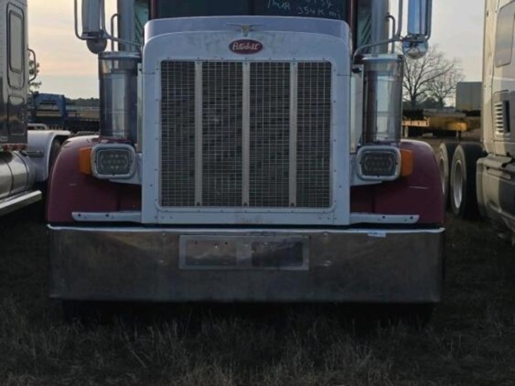 2005-peterbilt-379-image-3