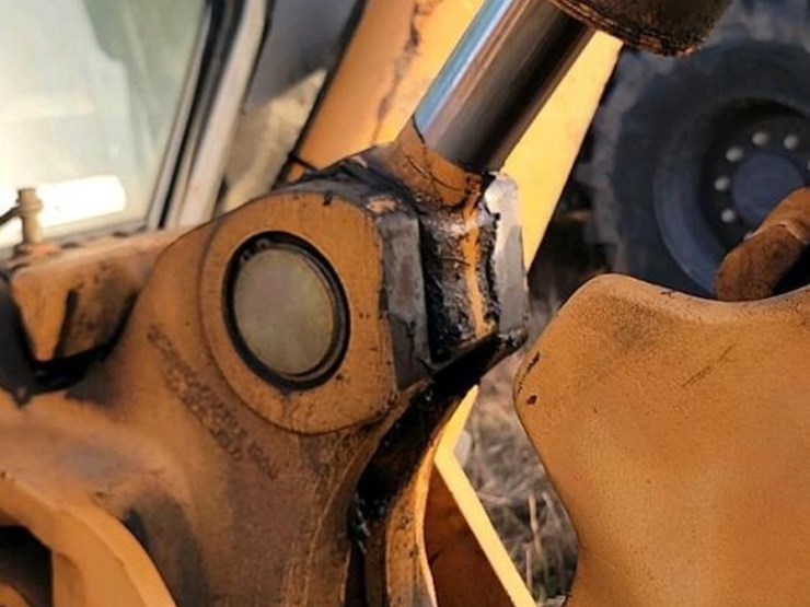 2010-case-590sm-image-18