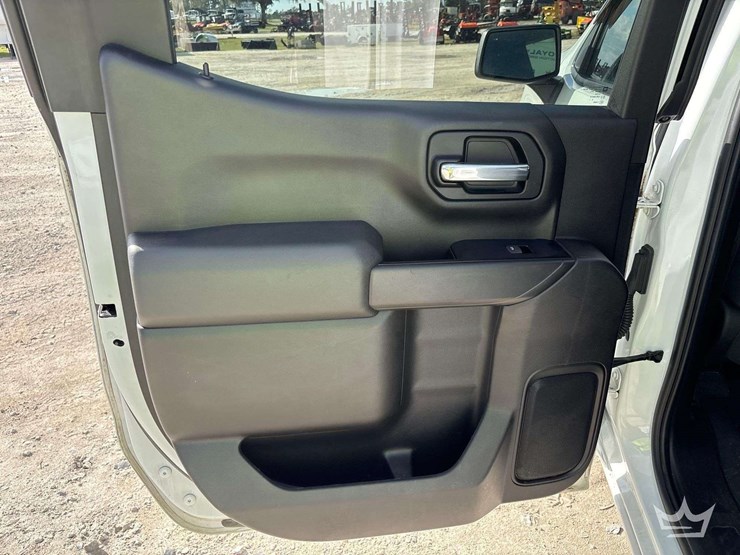 2019-chevrolet-silverado-1500-lt-4x4-crew-cab-pickup-truck-image-28