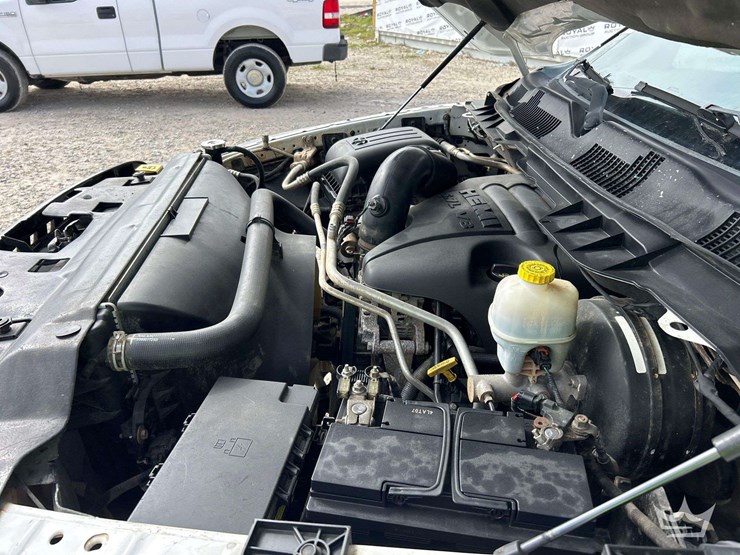 2015-dodge-1500-image-8