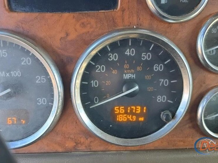 peterbilt-388-image-29