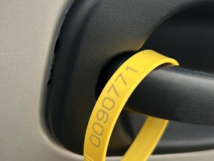 2006-chevrolet-3500-image-18