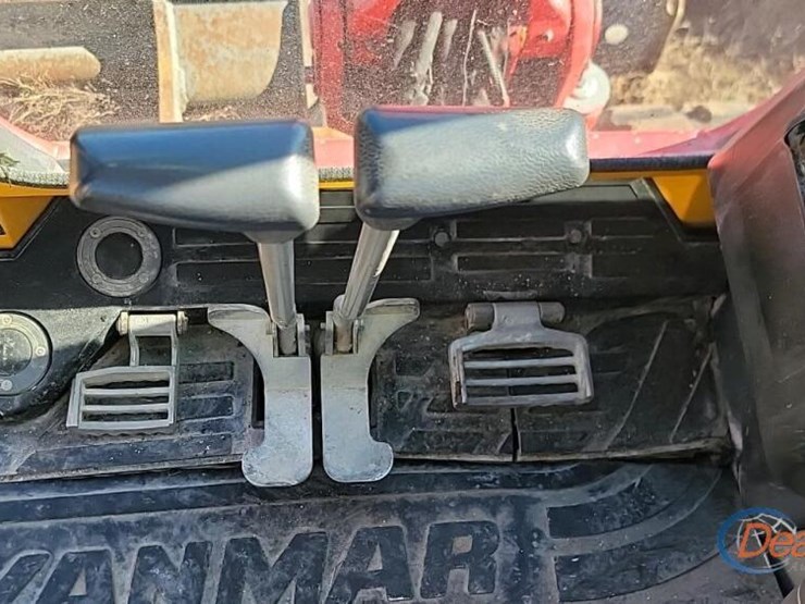 2013-yanmar-vio25-4-image-24