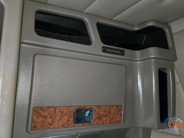 2005-peterbilt-379-image-46