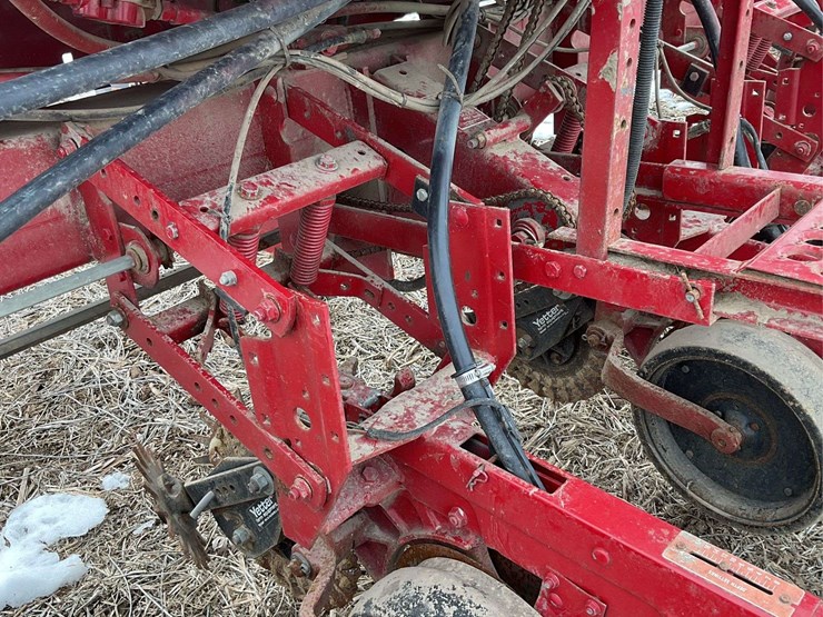 case-ih-cyclo-air-6-row-planter-image-30