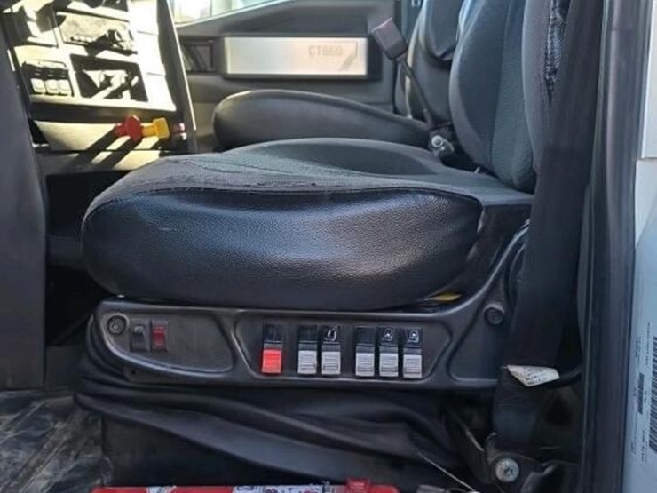 2016-caterpillar-ct660-image-25