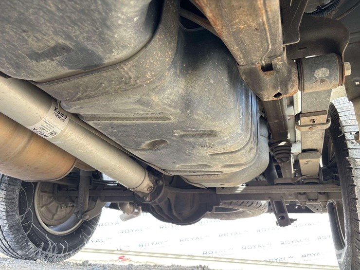 2019-chevrolet-silverado-1500-lt-4x4-crew-cab-pickup-truck-image-32