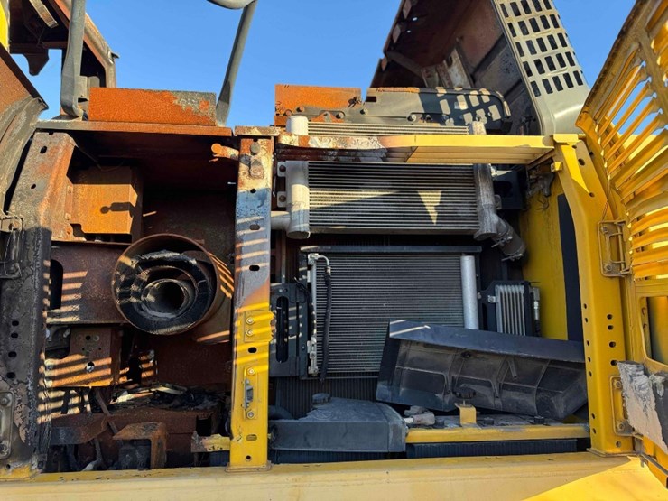 komatsu-pc240-image-19