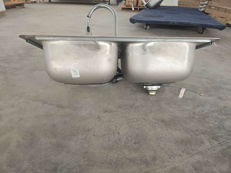 stainless-steel-sink-image-2