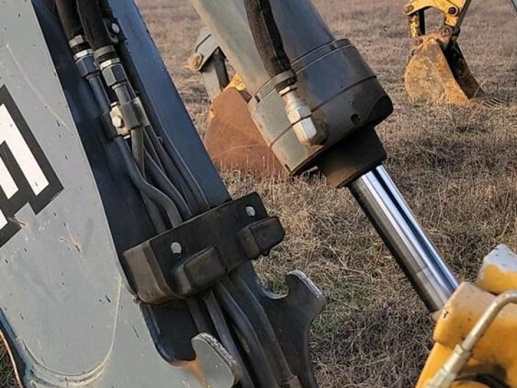 deere-310sj-image-11