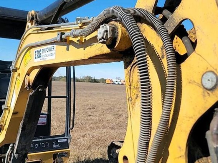 2020-caterpillar-302.7d-image-6