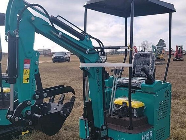 unused-2025-cfg-h15r-mini-excavator,-s/n-20250906w0011:-420cc-gas-eng.,-15"-bkt.,-4x6-tracks,-38.5"-base-image-1