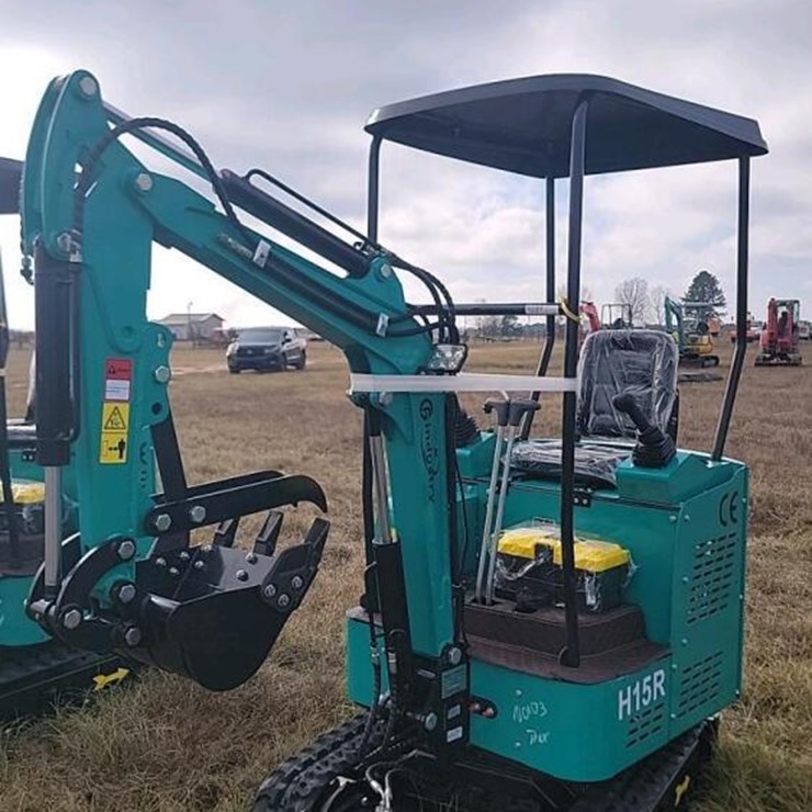 UNUSED 2025 CFG H15R MINI EXCAVATOR, S/N 20250906W0011: 420CC GAS ENG., 15" BKT., 4X6 TRACKS, 38.5" BASE