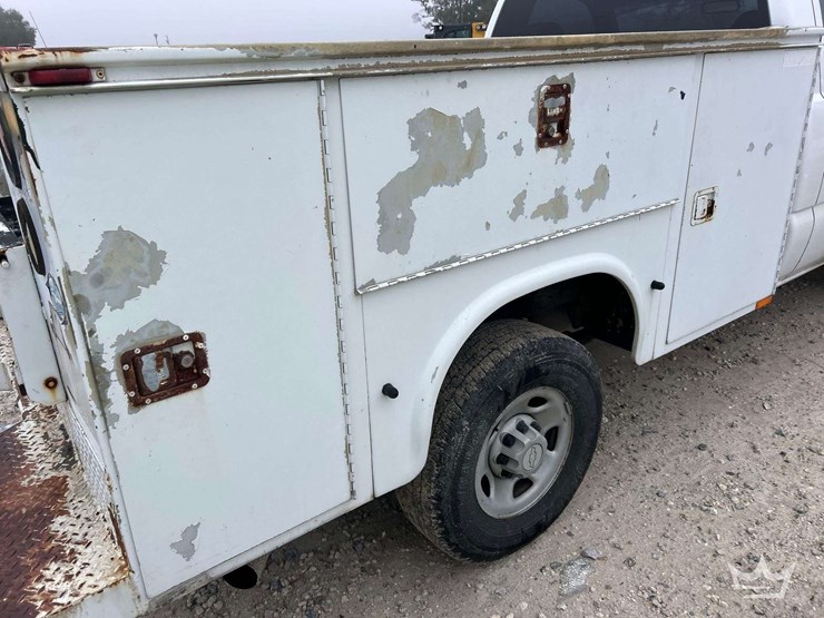 2006-chevrolet-silverado-2500-image-25