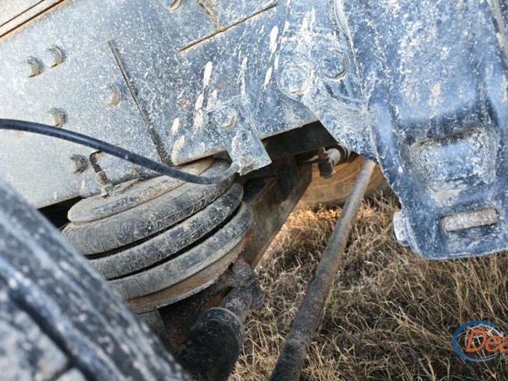 peterbilt-388-image-17