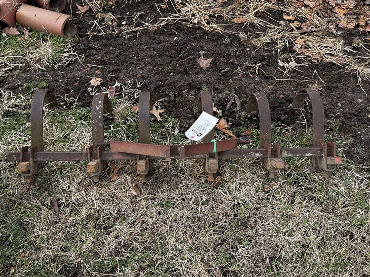 45"-6-tine-3-pt.-chisel-plow-image-1