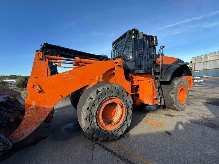 hitachi-zw370-6-image-4