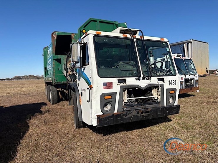 2014-mack-garbage-truck,-s/n-1m2au14c2em001925-(inoperable)-image-1