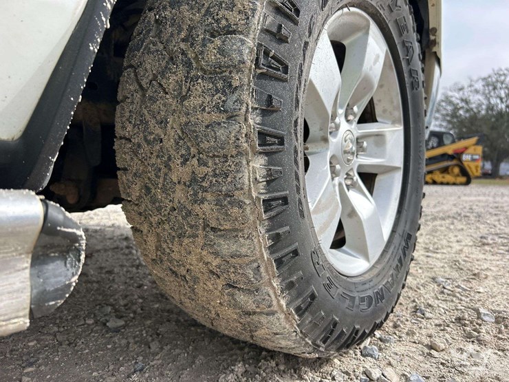 2015-dodge-1500-image-24