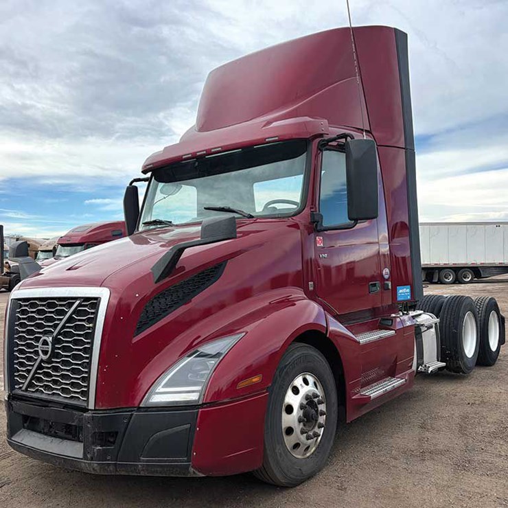 2022 VOLVO VNL 300