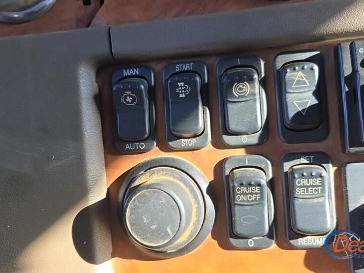 peterbilt-388-image-30