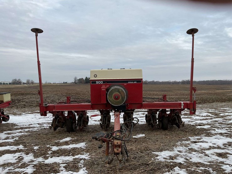 case-ih-cyclo-air-6-row-planter-image-2