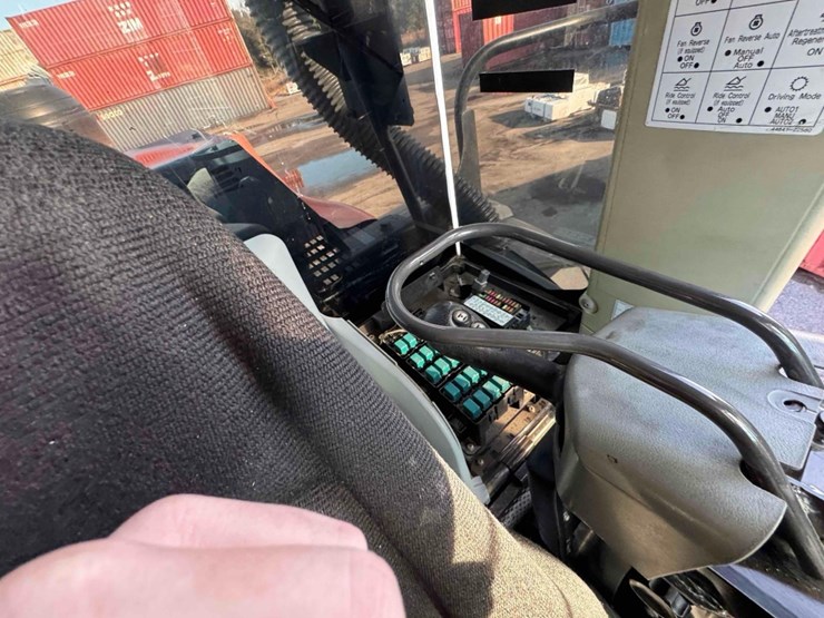 hitachi-zw370-6-image-16