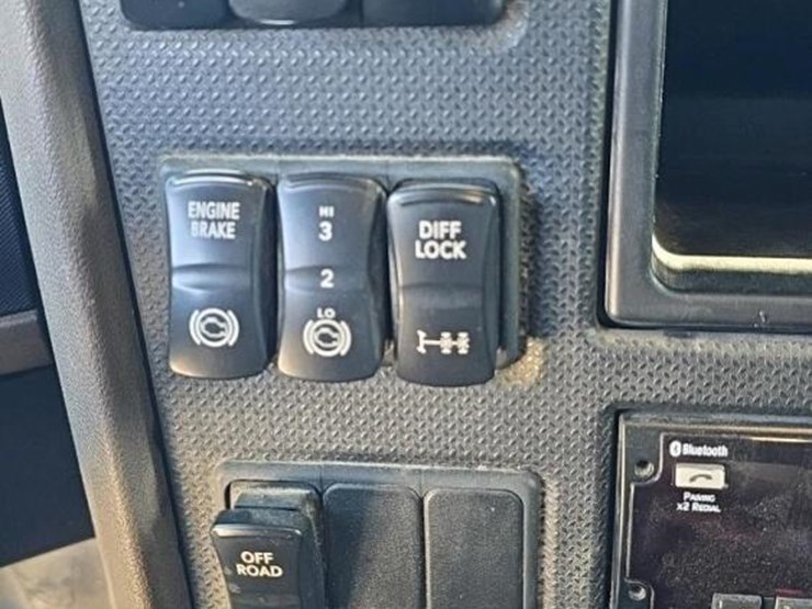 2019-international-hx615-image-31