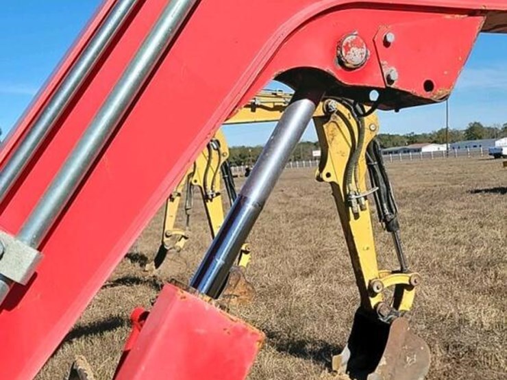 2013-yanmar-vio25-4-image-10