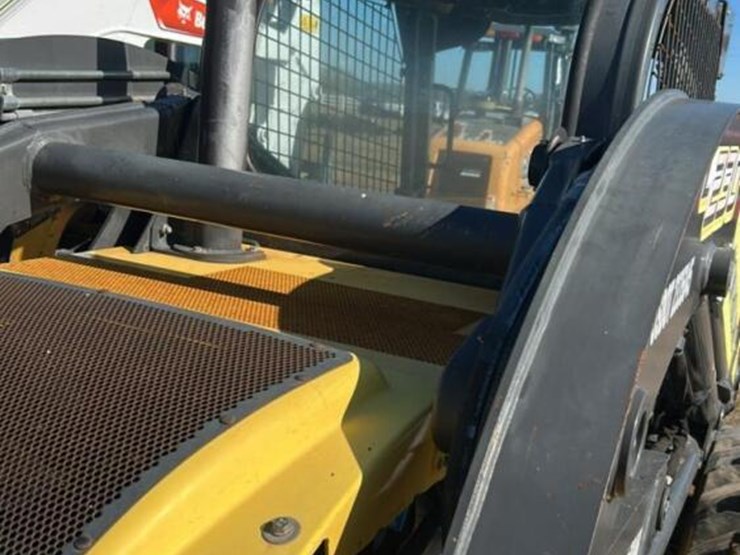 new-holland-l230-image-24