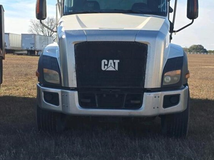 2016-caterpillar-ct660-image-2