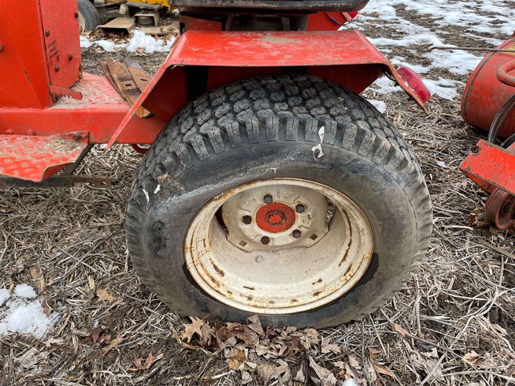 case-222-78-lawn-and-garden-tractor-w/-mower-deck-and-snow-blower-image-30