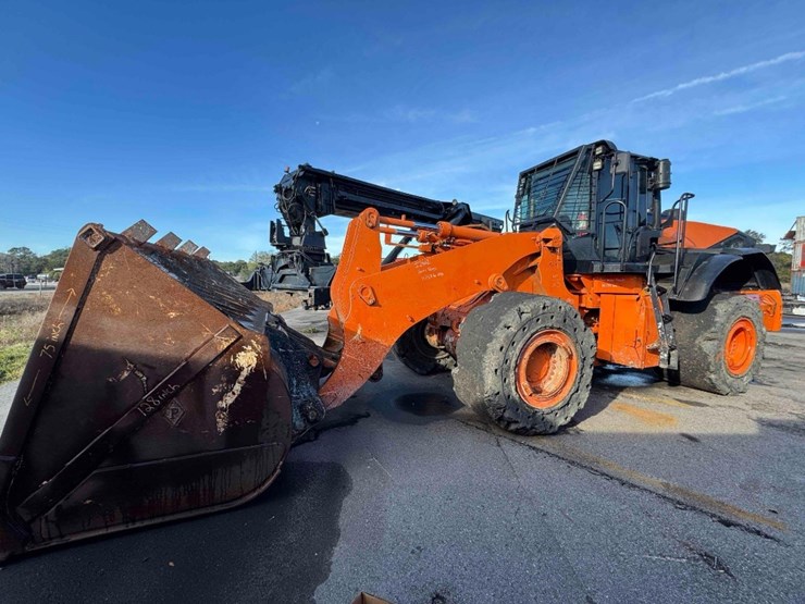 hitachi-zw370-6-image-3